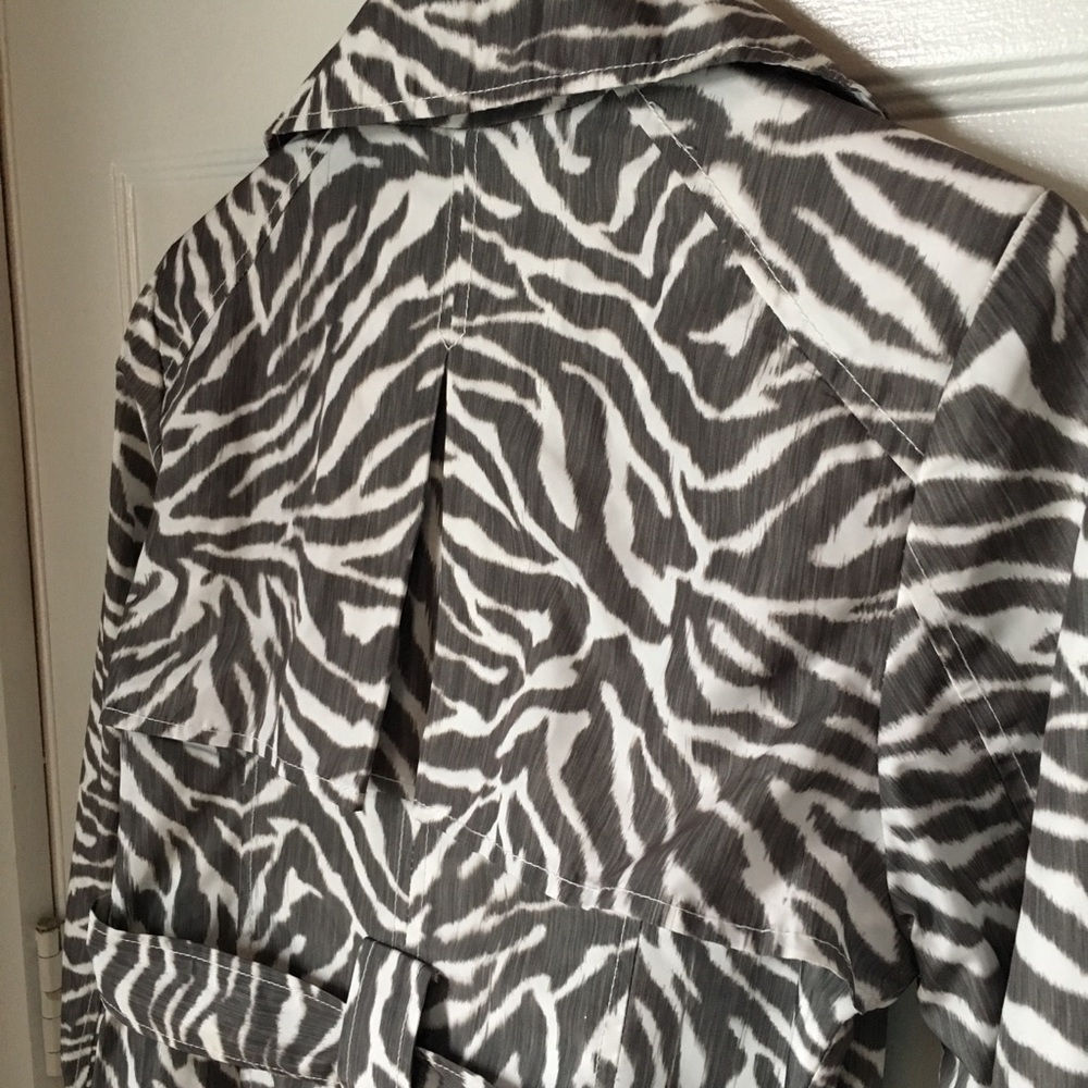 🎉HP🎉GUESS Women’s Zebra Print Trenchcoat 🧥👜 🦓 - Picture 6 of 16